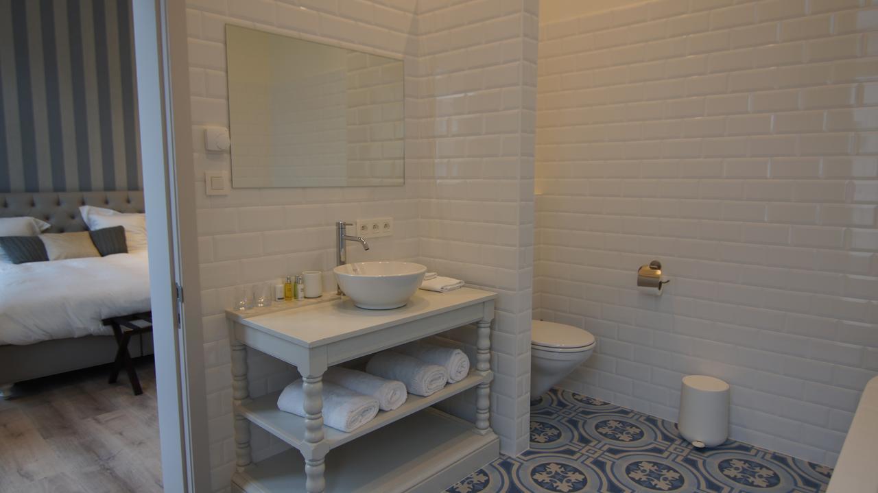 King Room Bath,613288365:JPEG
