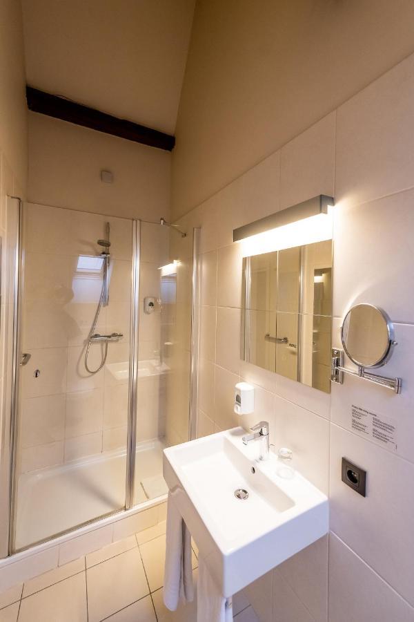 Small Double Room,1592885049:JPEG